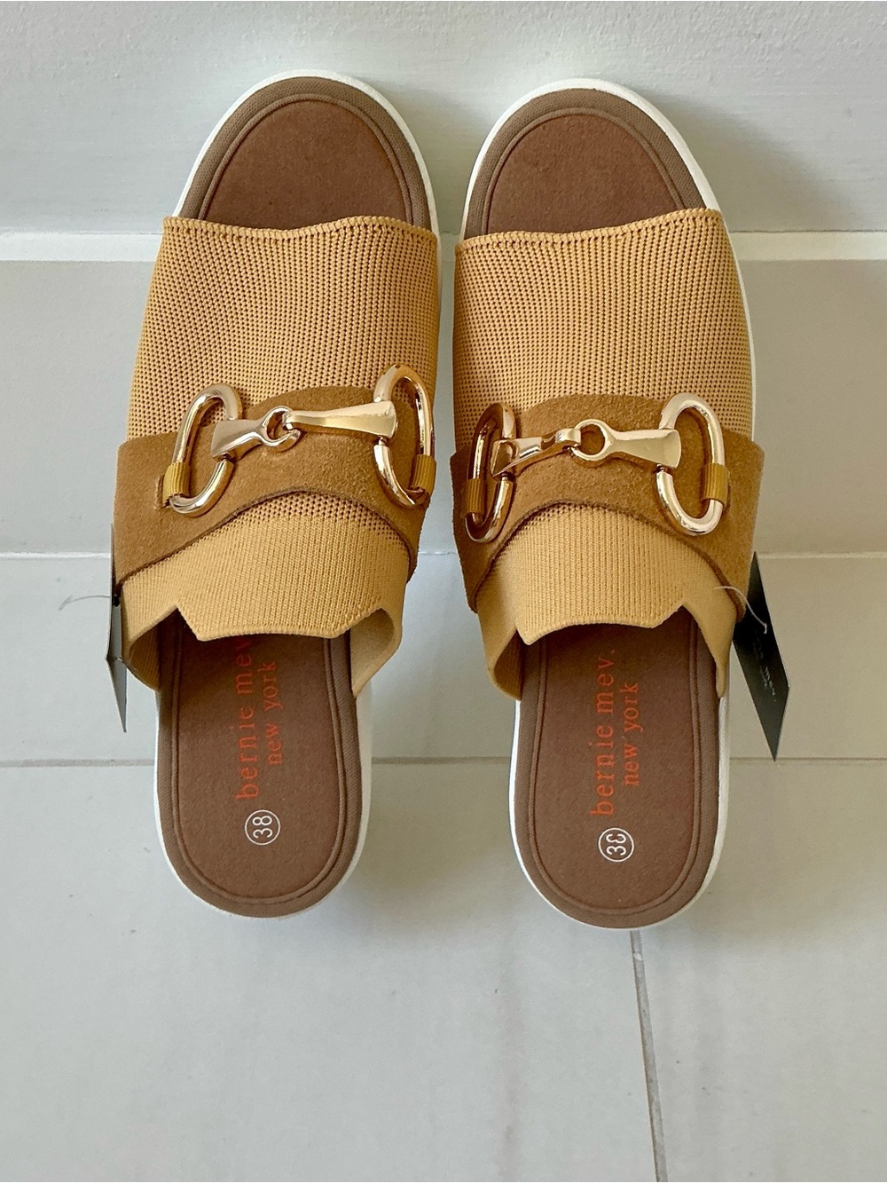 bernie mev. mustard Sandal with gold-tone buckle